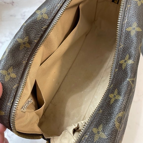 AUTHENTIC LOUIS VUITTON MONOGRAM TROUSSE TOILETTE 28 - Picture 4 of 5